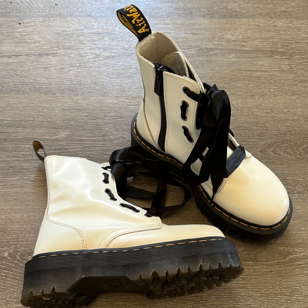 Dr. Martens Jadon size 7